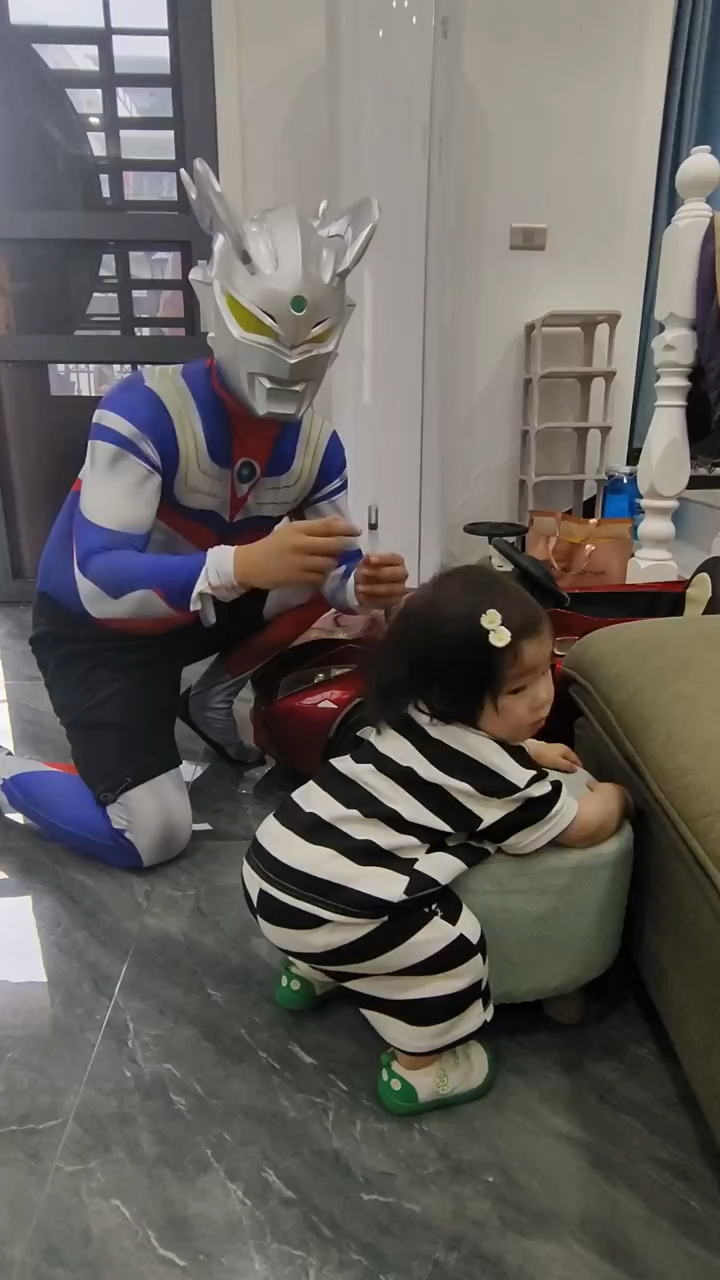 小奥特曼打球(奥特曼打球打到别人体意)