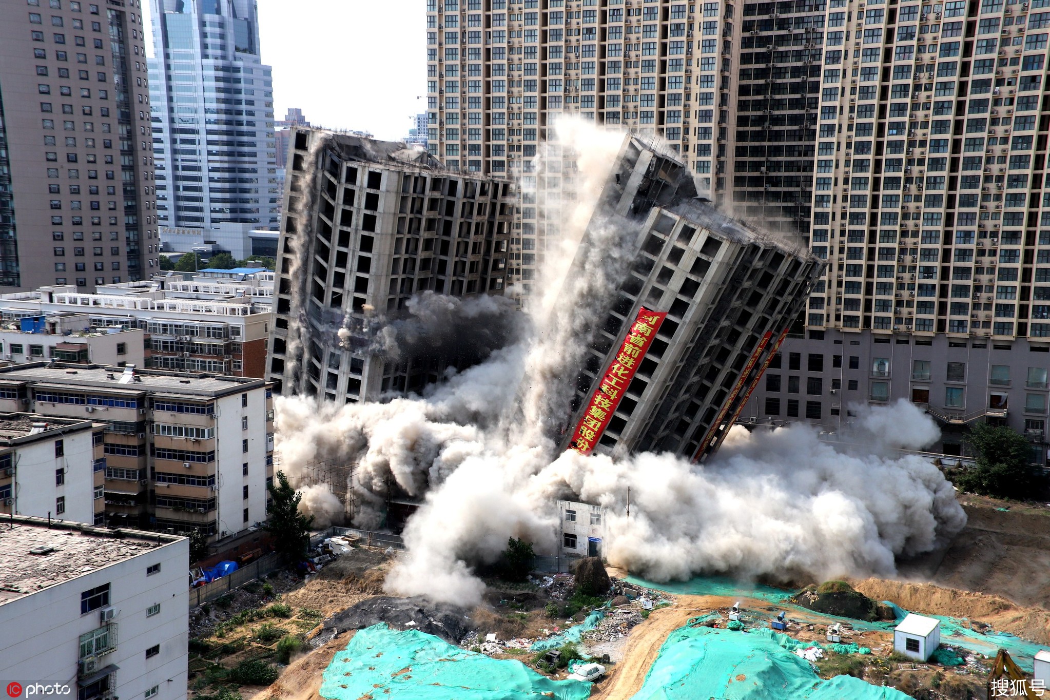 高楼爆破10攻略(高楼爆破三第十关怎么过)