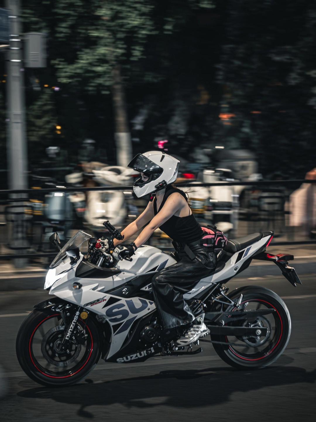 火影忍者骑摩托车图片(火影忍者骑摩托车图片高清)